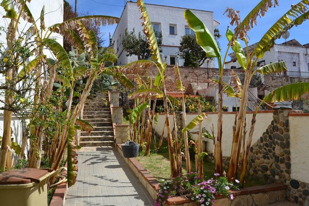 Hostal Casa Torrent Canet De Mar Exterior photo