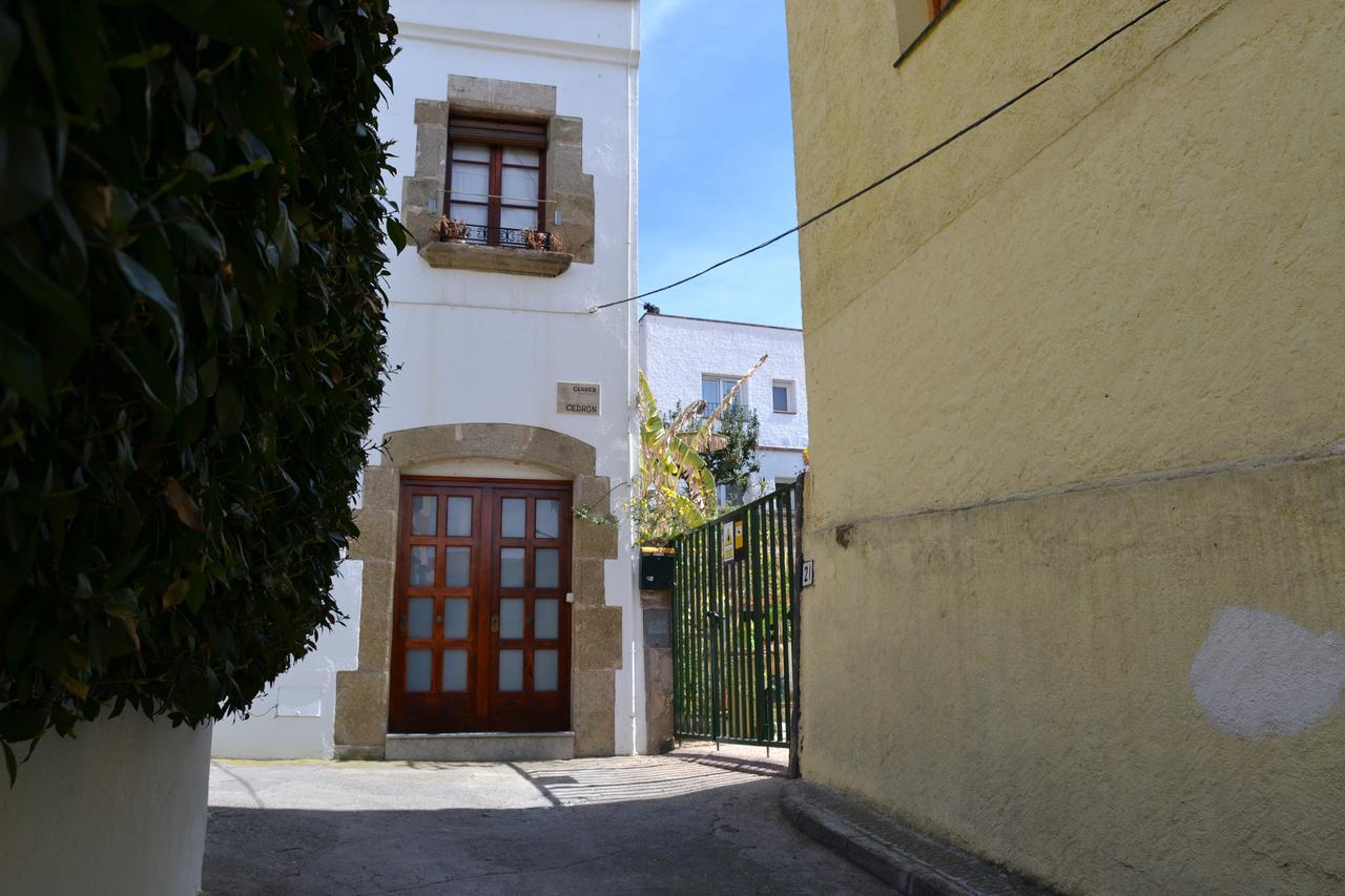 Hostal Casa Torrent Canet De Mar Exterior photo