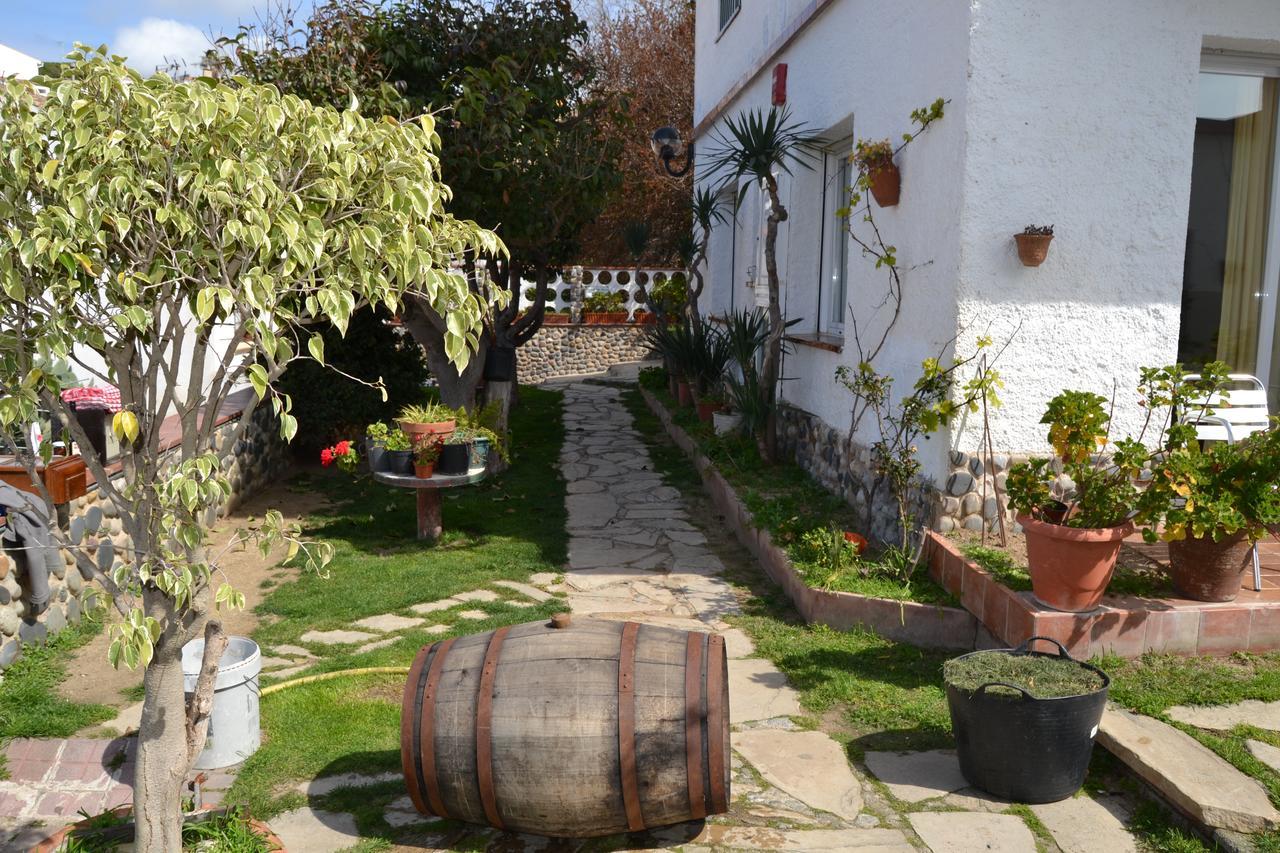 Hostal Casa Torrent Canet De Mar Exterior photo